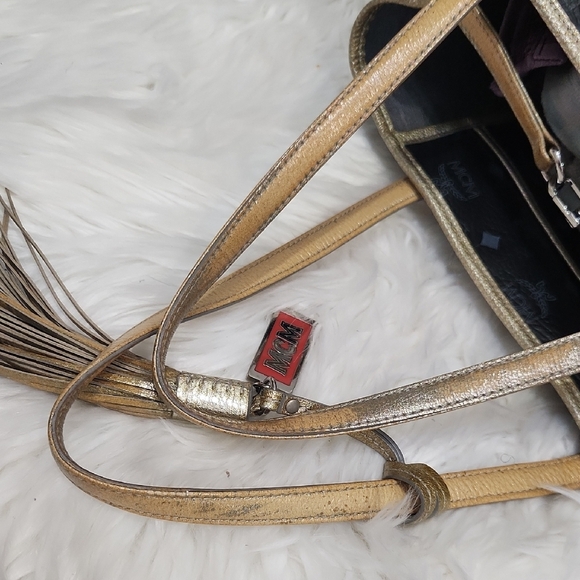 🔹️MCM 🔹️Black Princess Lion Tote Bag With Mcm Tassle Bag Charm - Picture 10 of 14